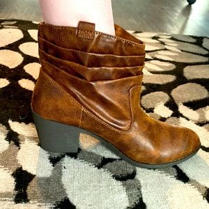 Arizona brown heel boots